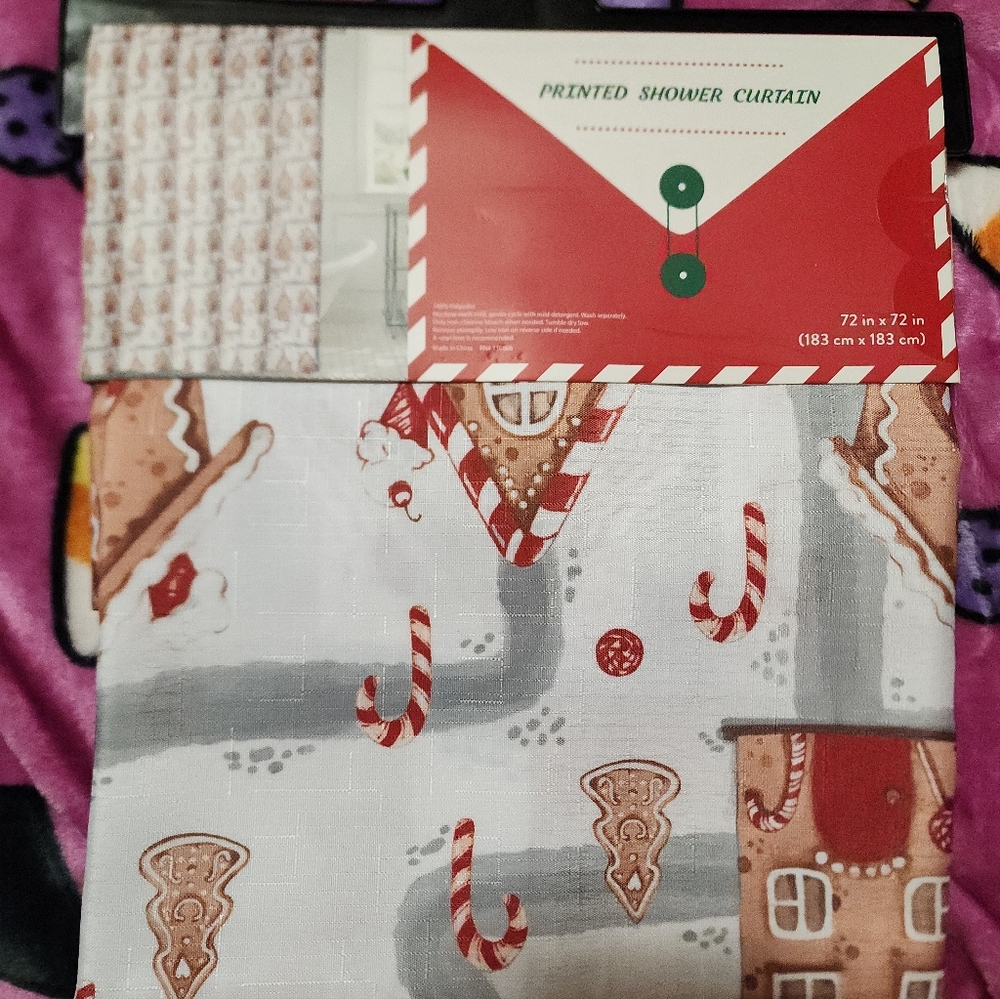 NWT Festive Gingerbread House/ Candy Cane 🍬Shower Curtain